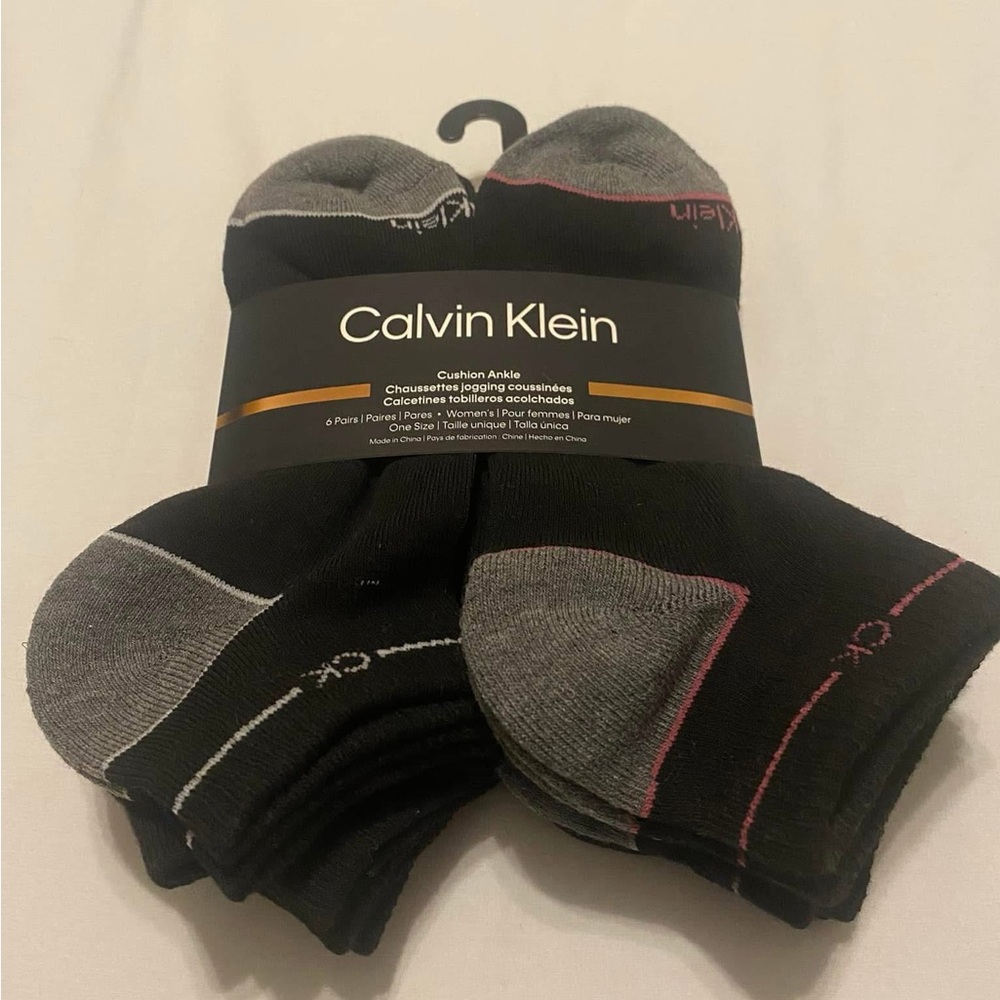 Never worn. Smoke and pet free home